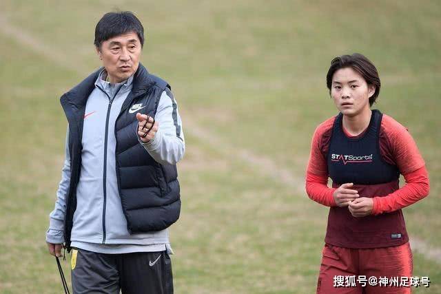 法国队取得首场胜利，齐达内执教首秀战胜土耳其